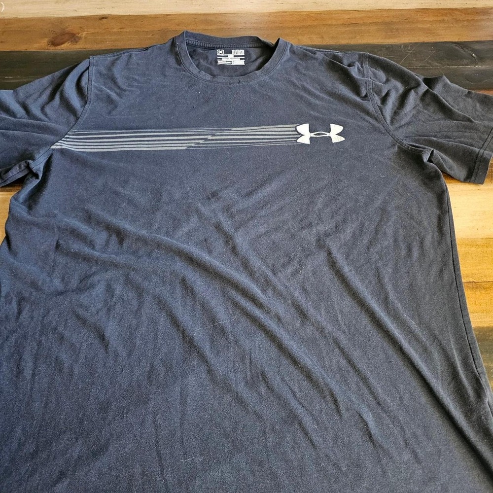 Under Armour navy blue t-shirt with white logo and stripes, size XL 0118